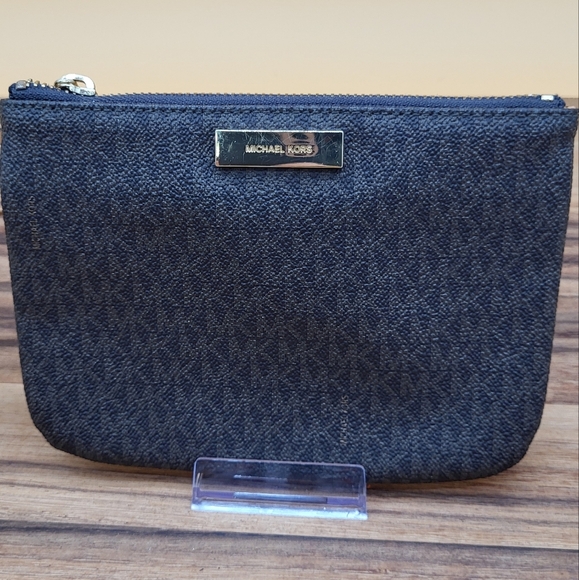 Michael Kors Brown Belt Bag With Adjustable Strap, Gold Finishes, Like New - Picture 2 of 5